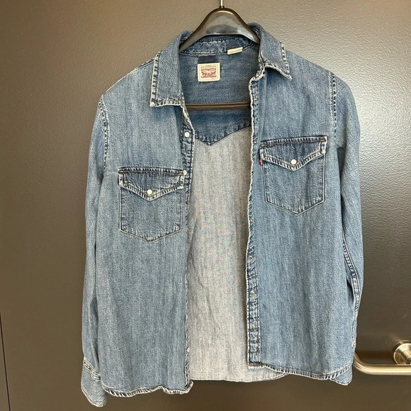 Levi’s denim shirt size S worn under  5 times - Picture 3 of 3
